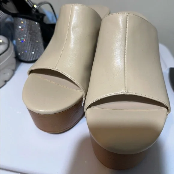 Sara - Picture 3 of 9